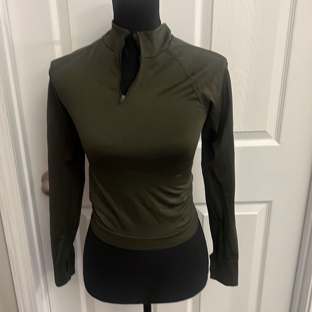 NWT XS/S Green Victoria’s Secret zip up top